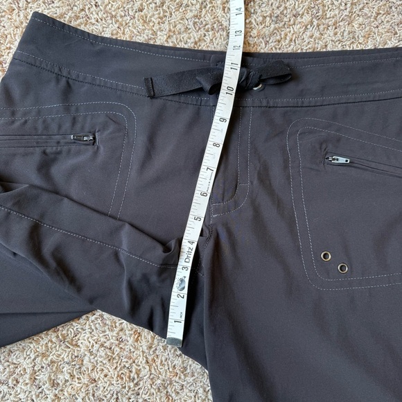 Athleta Kick It Cargo Bermuda Shorts Size 6 Utility Shorts - Picture 10 of 11